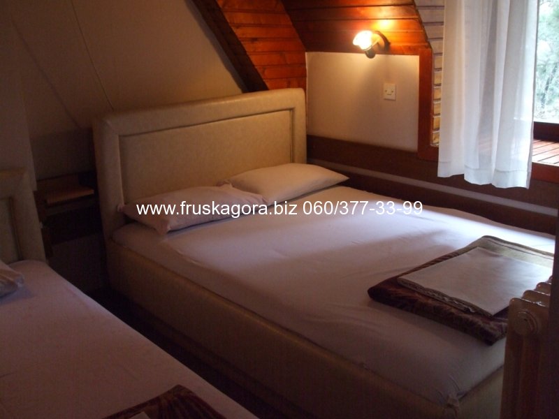 http://www.fruskagora.biz/wp-content/gallery/hotel-fruska-gora-sobe/hotel-fruska-gora-sobe-02.jpg